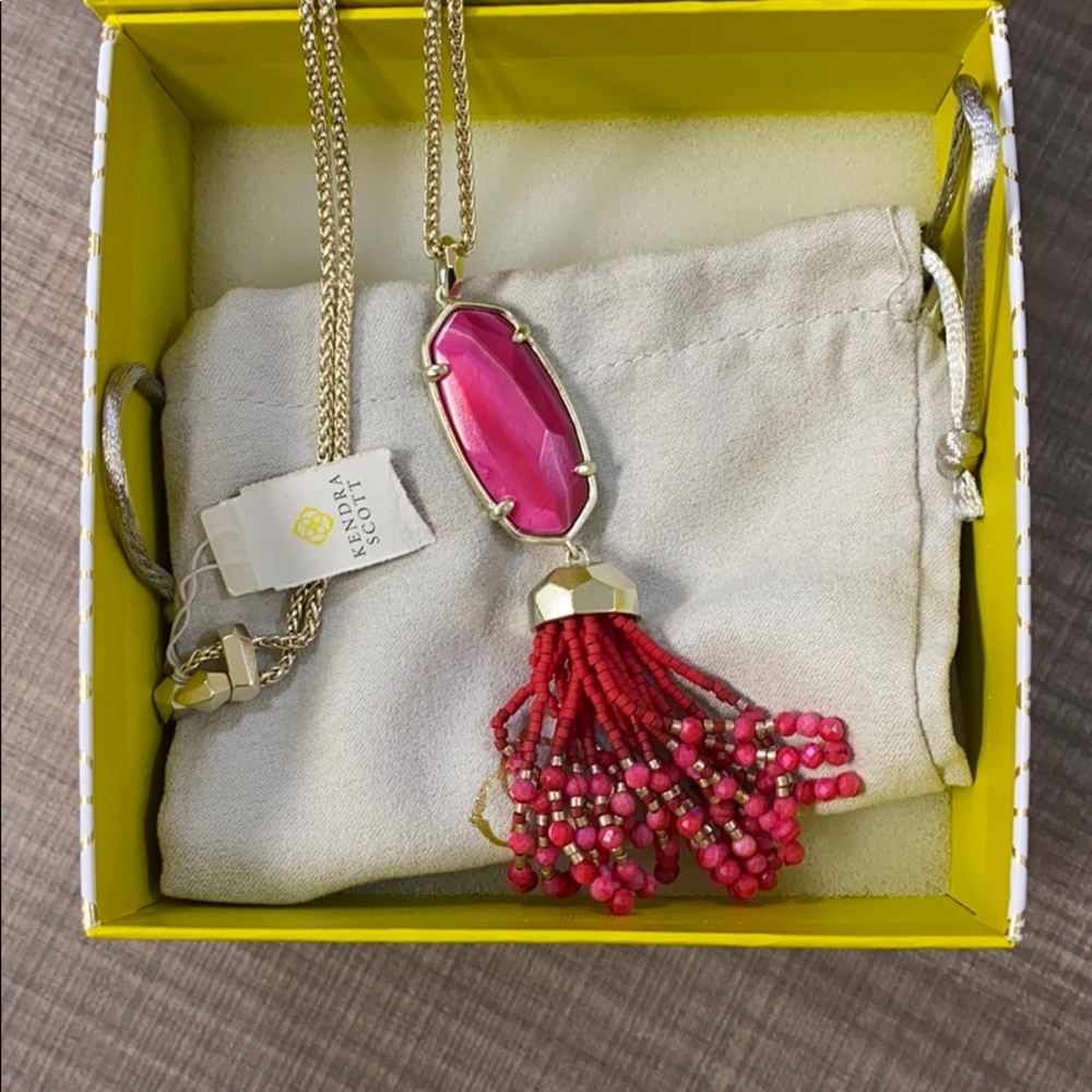 Kendra Scott necklace